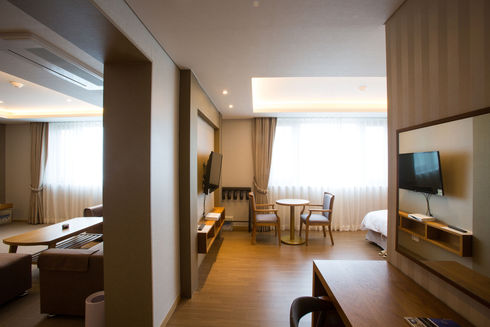 Dong Gyeong Hotel Tongyeong Exteriör bild